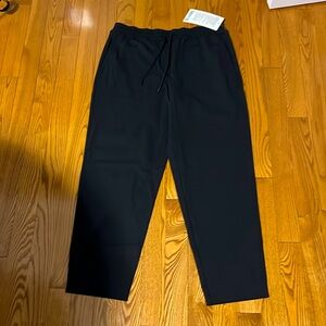 NWT Lululemon Size Medium 7/8 Luxtreme Pants